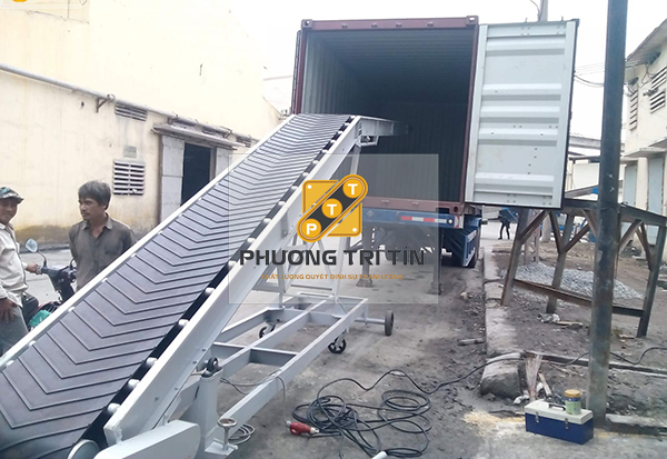  băng tải nâng hạ