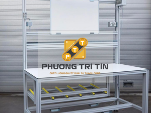 bàn thao tác có bánh xe