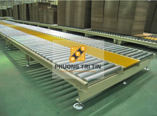 băng tải con lăn thép