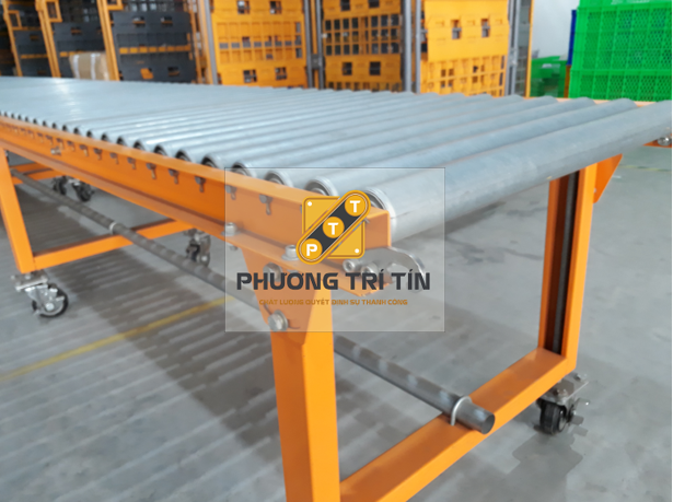 băng tải con lăn nhựa giá rẻ