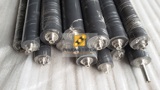 con lăn băng tải cao su