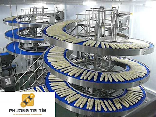 Băng chuyền trong sản xuất bánh 