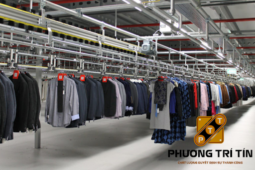 Băng tải treo vận chuyển quần áo Băng tải treo vận chuyển quần áo