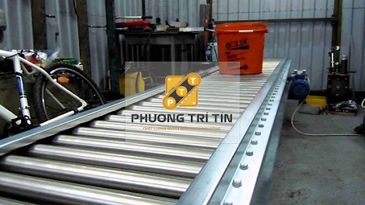 Băng tải hàng con lăn 