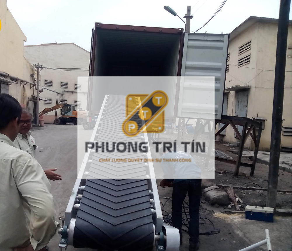 Băng tải lên xe tải
