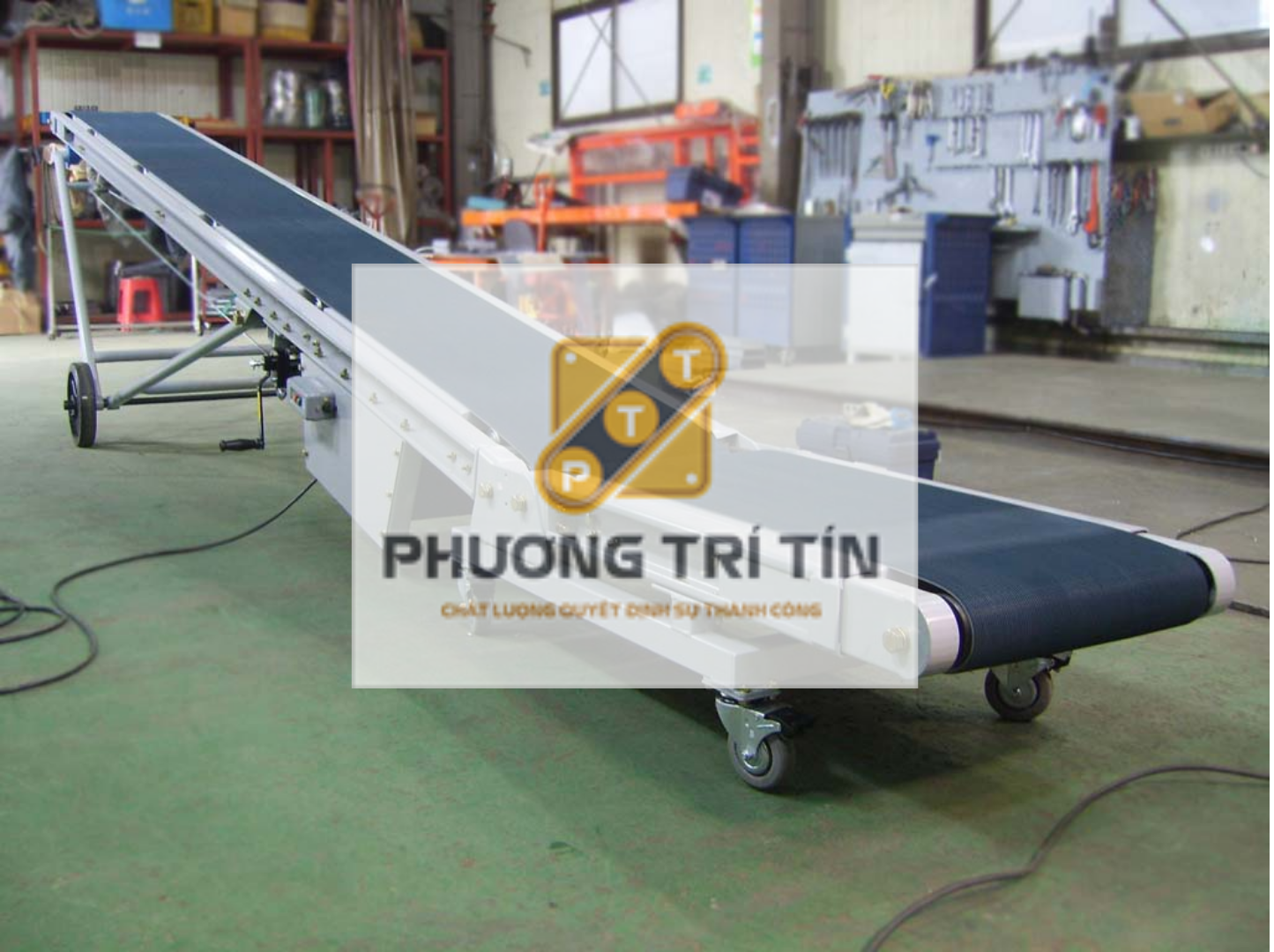 Băng chuyền nâng hạ chuyển hàng 